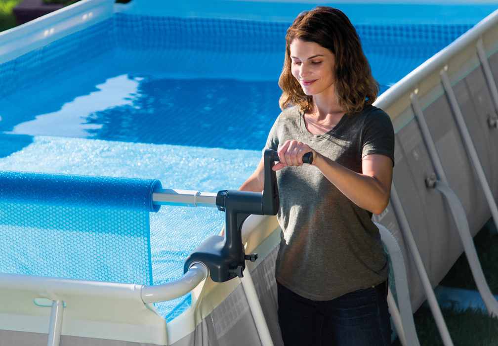De voordelen van het installeren van een afdekking op uw bovengrondse zwembad